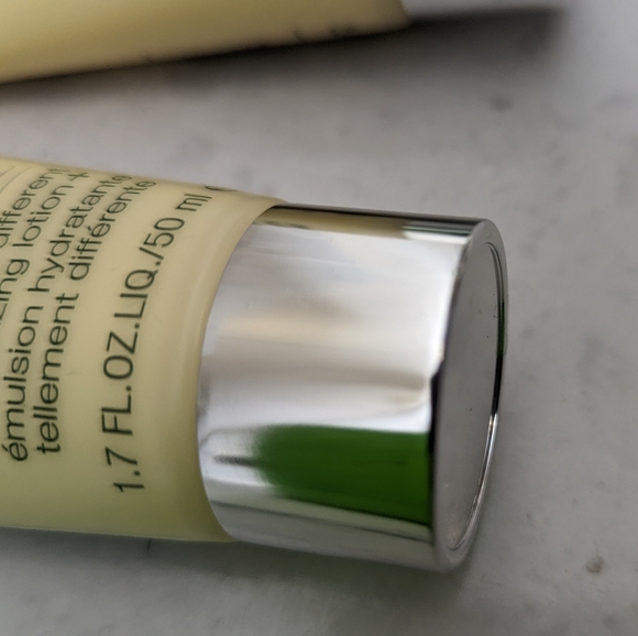 Clinique Dramatically different moisturizing lotion 1.7 oz set of 2 - Picture 4 of 10